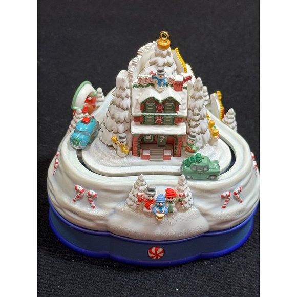 2007 Candy Cane Lane (Candy Cane Lane) Hallmark Keepsake Christmas Tree - Picture 7 of 15